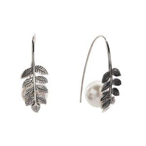 ANNIKA WITT Silver/pearl Made In Bali Sterling Silver Shell Pearl Leaf Earrings